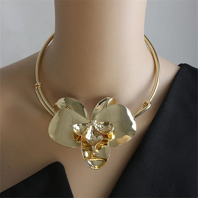 XIALUOKE Exaggerated Pleated Thick Flower Shape Open Collar Choker